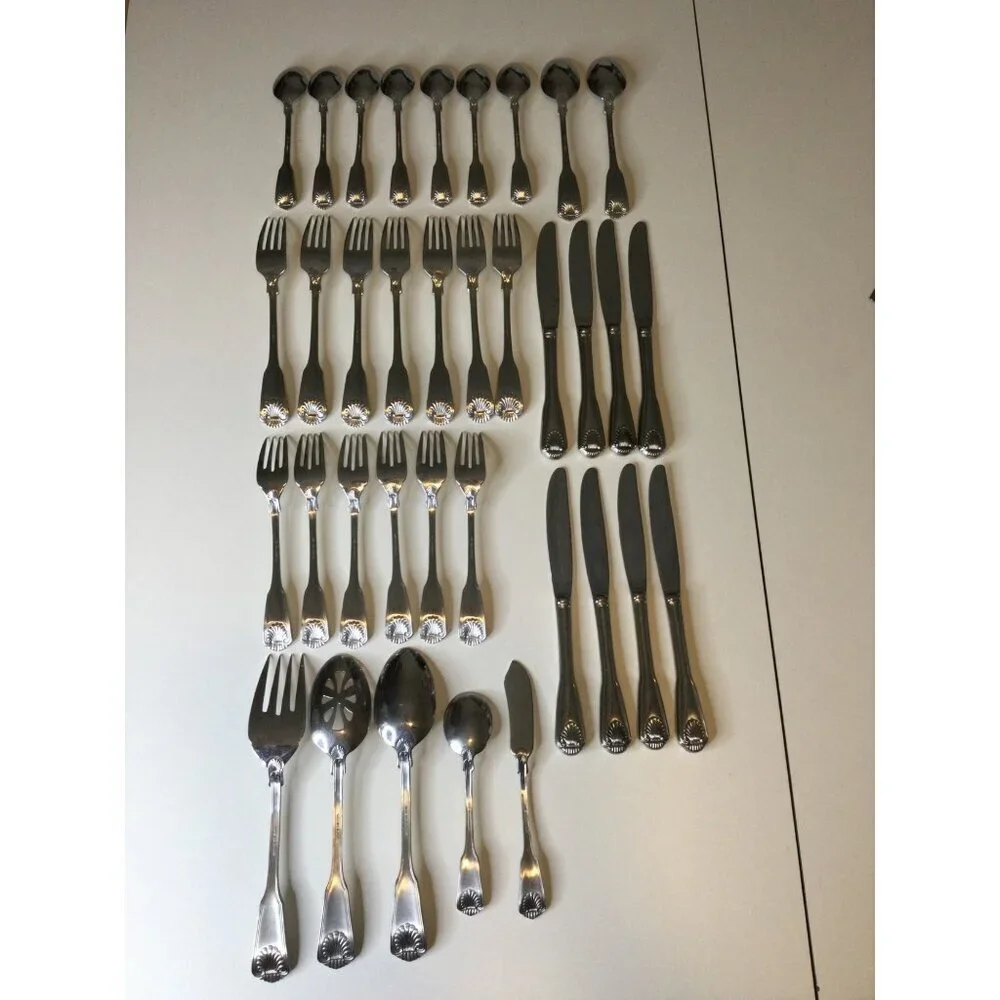 Towle 18/8 Stainless Flatware Forks Spoons Knives Serving 35 pieces Shell